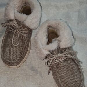 Hey Dude Kids Sz.4 Lace Up Fur Lined Shoes